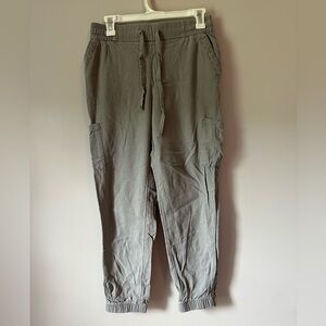 Old Navy Women’s Gray Cargo Pants Elastic Waistband Tapered Fit